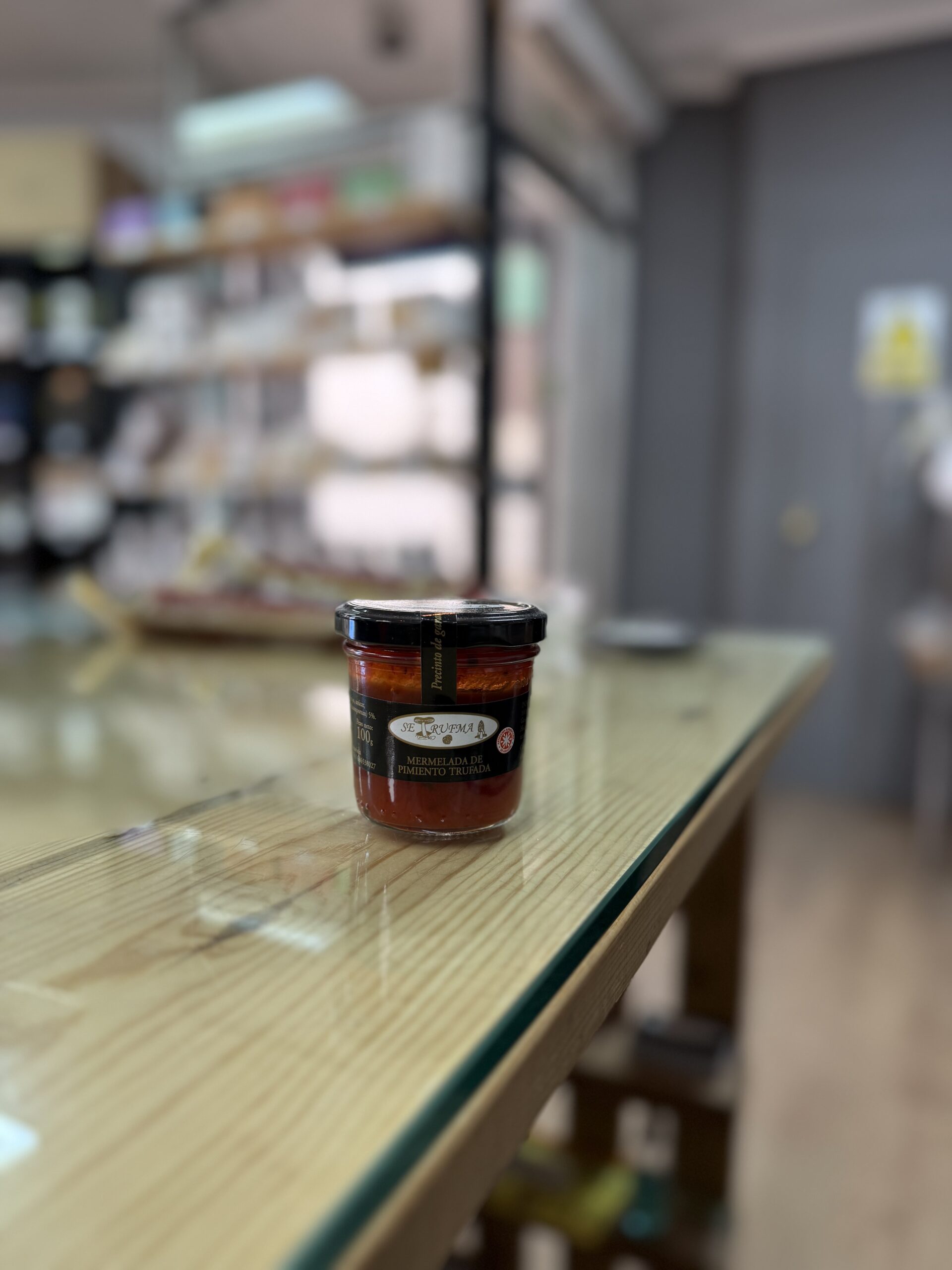 MERMELADA DE PIMIENTO CON TRUFA NEGRA