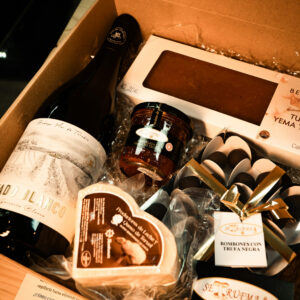 Lote gourmet con trufa negra, vino, queso y productos artesanos de Setrufma