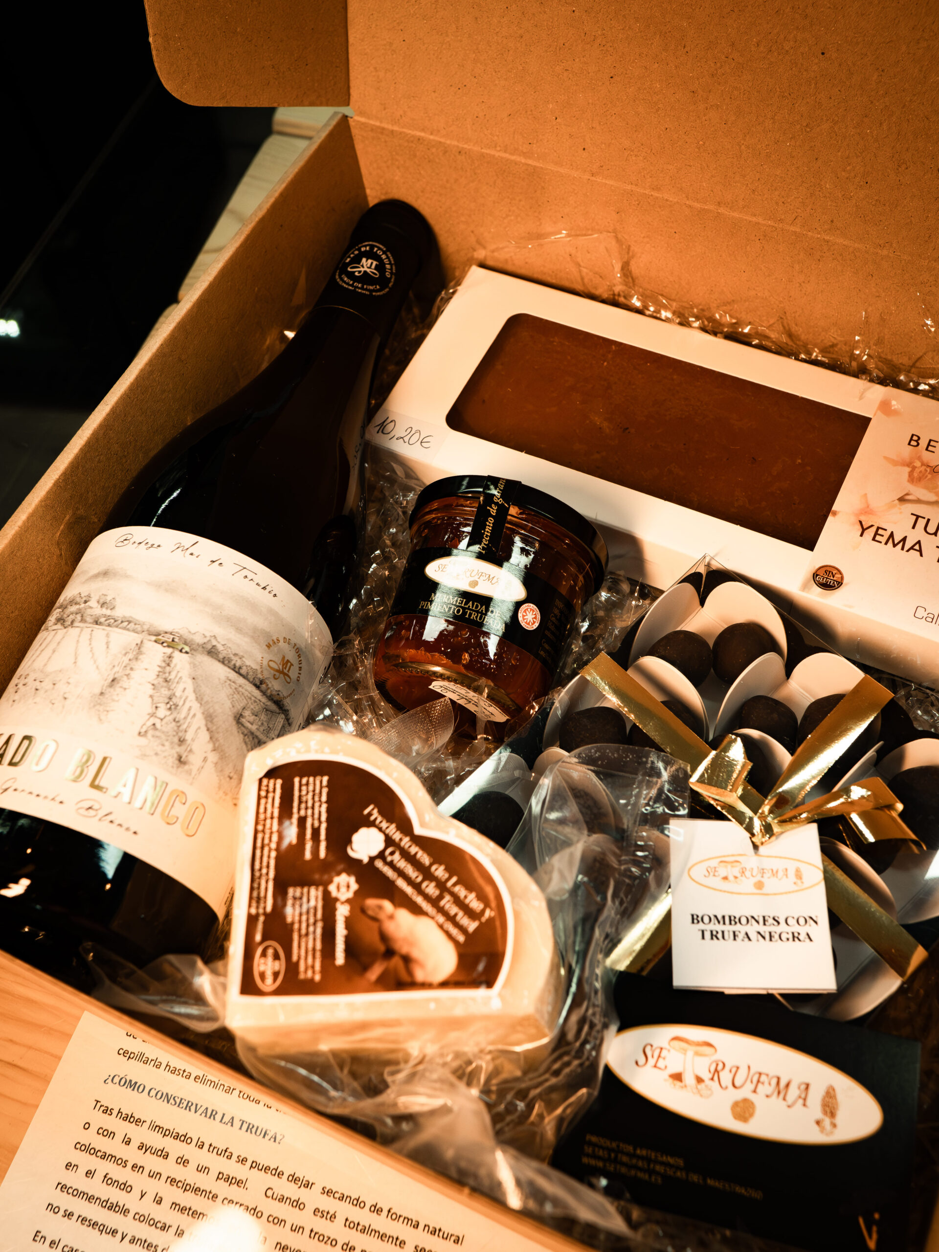 Lote gourmet con trufa negra, vino, queso y productos artesanos de Setrufma